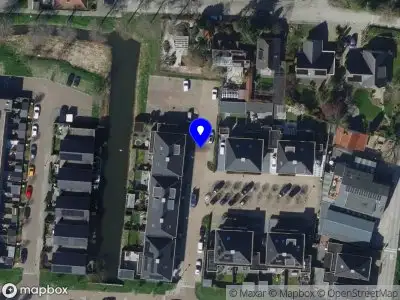 Ambulance met grote spoed naar de Dokter De Vliegerstraat in Heinenoord