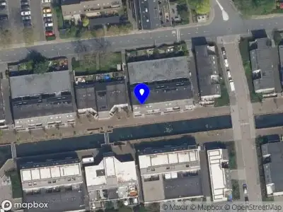 Ambulance met grote spoed naar de Floris Burgwal in Capelle aan den IJssel