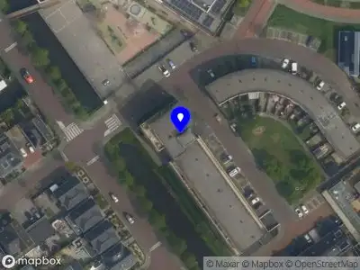 Ambulance met grote spoed naar de De Schie in Naaldwijk