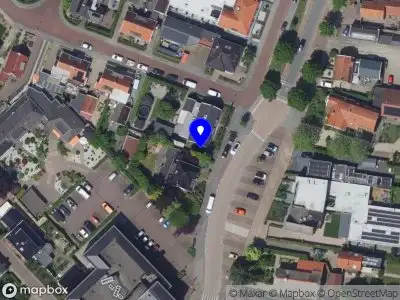 Ambulance met grote spoed naar de Prinses Julianaweg in Nieuwendijk