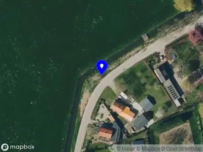 Brandweer met grote spoed naar de Pottumsestraat in IJzendoorn vanwege personen te water