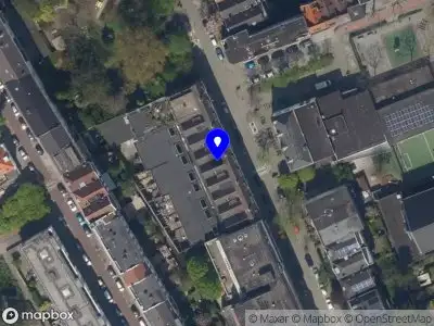 Ambulance met grote spoed naar de Schoonderloostraat in Rotterdam