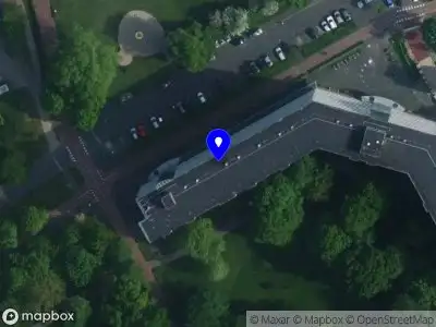 Ambulance met grote spoed naar de Huigenbos in Amsterdam