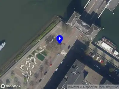 Ambulance met grote spoed naar de Stieltjesstraat in Rotterdam