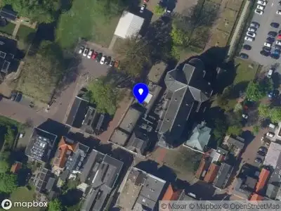 Ambulance met grote spoed naar de Nicolaasplein in Zoetermeer