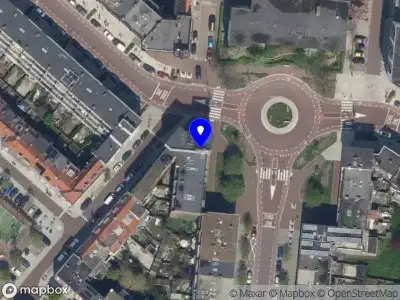 Ambulance met grote spoed naar de Lorentzplein in Schiedam