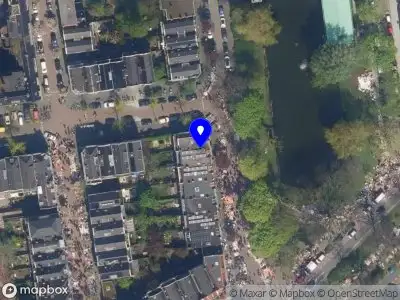 Ambulance met grote spoed naar de Lisplein in Rotterdam