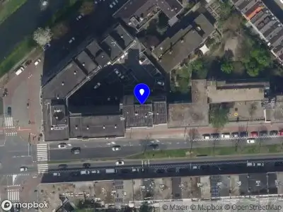 Ambulance met grote spoed naar de Strevelsweg in Rotterdam