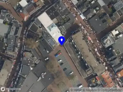 Ambulance met grote spoed naar de Van Tijnplein in Naaldwijk