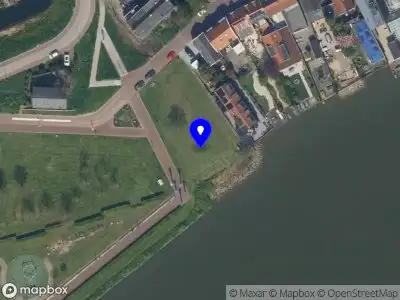 Ambulance met grote spoed naar de Dorpsstraat in Capelle aan den IJssel
