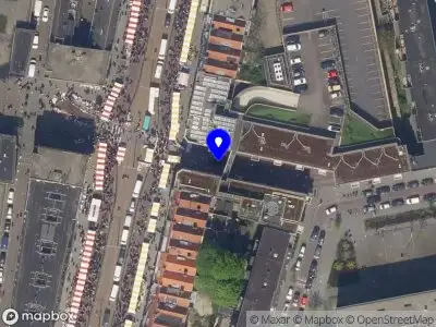 Ambulance met grote spoed naar de Beijerlandse Passage in Rotterdam