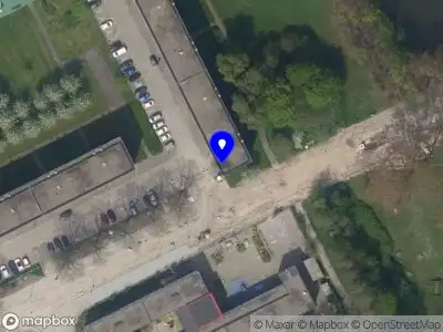 Ambulance met grote spoed naar de Schoordijk in Rotterdam