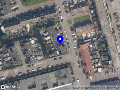 Ambulance met grote spoed naar de Franz Leharstraat in Rotterdam