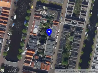 Ambulance met grote spoed naar de Emilie Knapperthof in Leiden