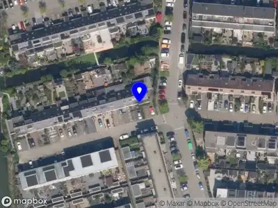 Ambulance met grote spoed naar de Kervelveld in Schiedam