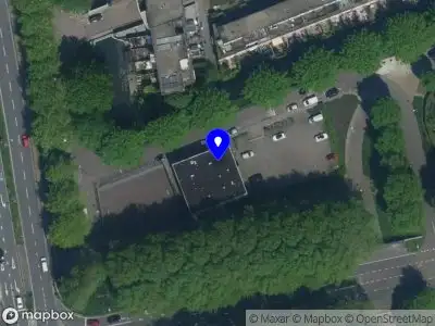 Ambulance met grote spoed naar de Noordkaperweg in Amsterdam