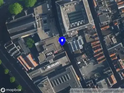 Ambulance met gepaste spoed naar de Handboogstraat in Amsterdam