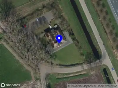 Brandweer en politie met grote spoed naar de Nieuwveerweg in Prinsenbeek vanwege personen te water