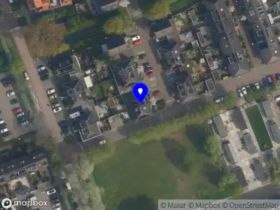 Ambulance met grote spoed naar de Koninginnehof in Pijnacker