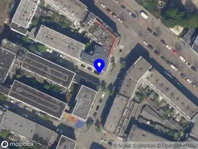 Ambulance met grote spoed naar de Brouwersstraat in Rotterdam