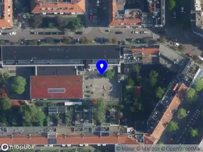 Ambulance met grote spoed naar de Abbenesstraat in Amsterdam