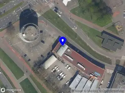 Ambulance met grote spoed naar de Schiedamseweg in Rotterdam