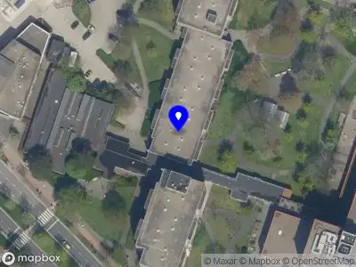 Ambulance met grote spoed naar de De Vloot in Maassluis