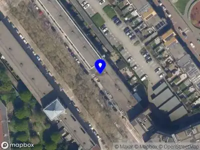 Ambulance met grote spoed naar de Rusthoflaan in Rotterdam
