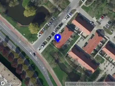 Ambulance met grote spoed naar de De Lus in Zwijndrecht