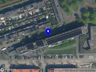 Ambulance met grote spoed naar de Beverenstraat in Amsterdam