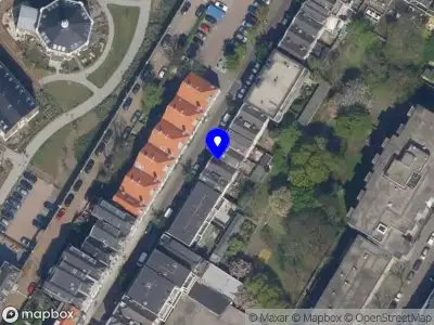 Ambulance met grote spoed naar de Burgemeester Roosstraat in Rotterdam
