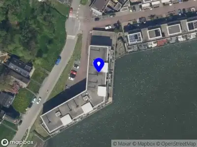 Ambulance met grote spoed naar de Westeinde in Lekkerkerk