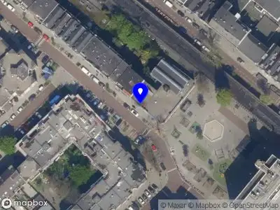 Ambulance met grote spoed naar de Banierstraat in Rotterdam
