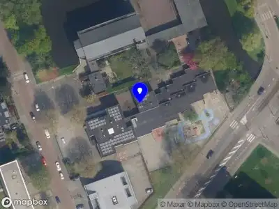 Ambulance met grote spoed naar de Kastanjeplein in Rotterdam