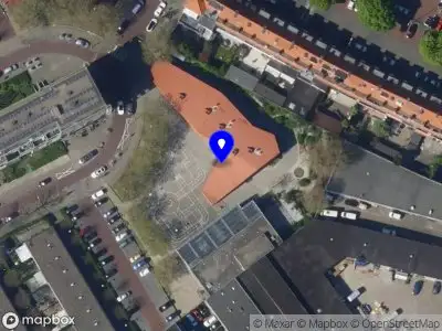 Ambulance met grote spoed naar de Arnold Aletrinoplantsoen in 's-Gravenhage