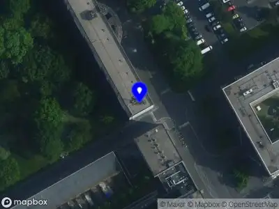 Ambulance met gepaste spoed naar de Kikkenstein in Amsterdam