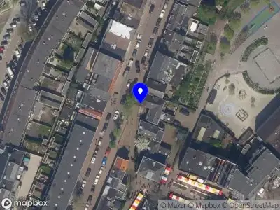 Ambulance met grote spoed naar de Grondherendijk in Rotterdam