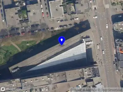 Ambulance met gepaste spoed naar de Bergwegplantsoen in Rotterdam