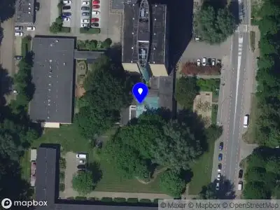 Ambulance met grote spoed naar de Maarten Harpertsz. Trompweg in Dordrecht