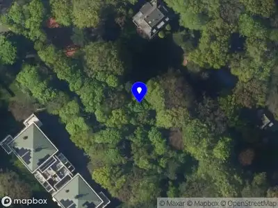 Ambulance met grote spoed naar de Eikendael in Wassenaar