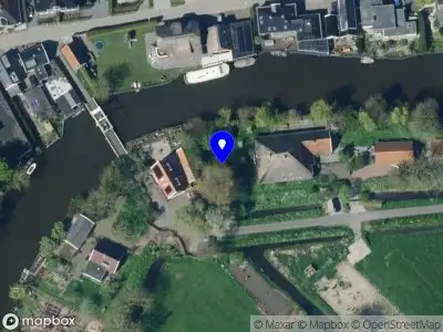 112 melding Ambulance en brandweer met gepaste spoed naar de Korsloot in Beets vanwege middelgrote brand