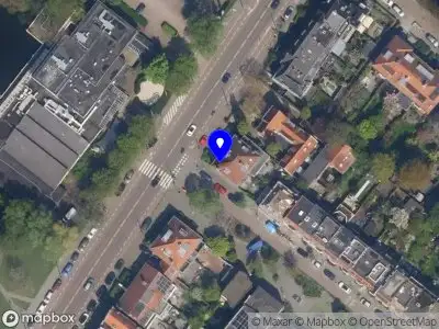 Ambulance met gepaste spoed naar de Straatweg in Rotterdam