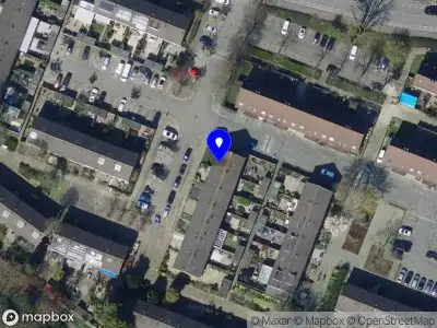 Ambulance met gepaste spoed naar de Gerrit Kasteinstraat in Hoogvliet Rotterdam