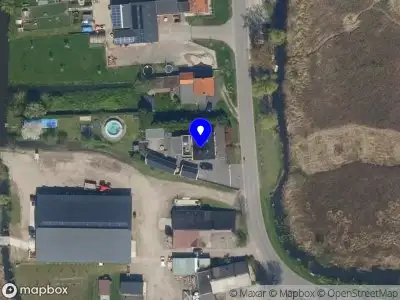 Ambulance met grote spoed naar de Zouwendijk in Meerkerk