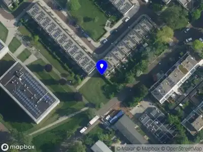 Ambulance met gepaste spoed naar de Berzeliusstraat in Amsterdam