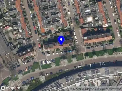 Ambulance met grote spoed naar de Van der Duyn van Maasdamlaan in Vlaardingen