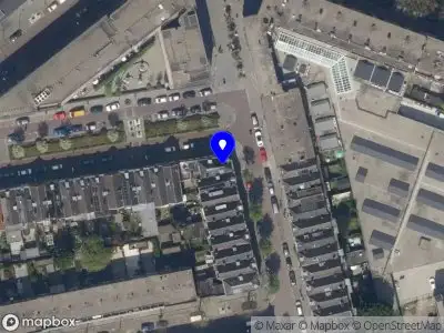 Ambulance met gepaste spoed naar de Ebenhaëzerstraat in Rotterdam