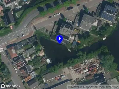 Ambulance met grote spoed naar de Lange Vonder in Amsterdam