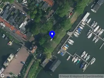 Politie met gepaste spoed naar de Noorder IJdijk in Amsterdam