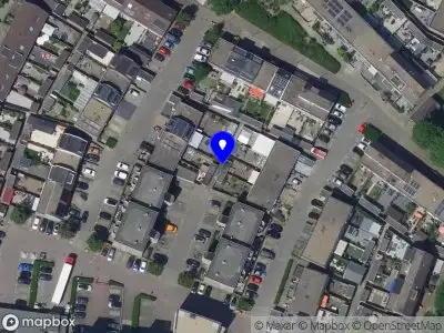 Ambulance met grote spoed naar de Hermann Hesse-erf in Dordrecht